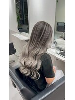 シエラ 南船場(CIERA.)&nbsp;ハイライトセミロングアンプレラカラーオリーブグレージュ