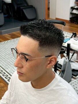 ザデイトウキョウ 表参道 青山(THE DAY TOKYO) 表参道駅MEN’S/ニュアンスパーマ/刈り上げセンターパート