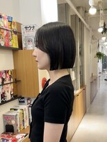 リンダ(LYNDA)&nbsp;大人っぽさと抜け感を両立。洗練された切りっぱなしボブ