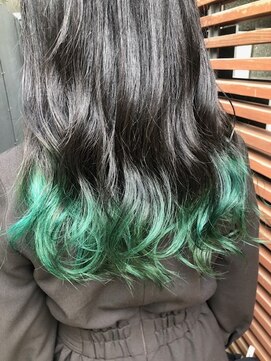 ビヨンドイー(beyond E) 裾カラーエメラルドグリーン