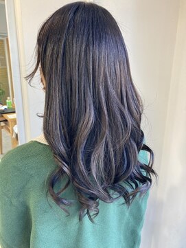 フツーロ 栄(FUTURO) 艶髪、バイオレットメッシュ