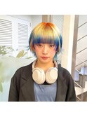 ショートカットオレンジとブルーのグラデーションルーツカラー