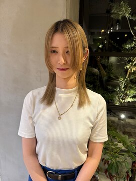 リベラル(liberal) 姫カットレイヤー　ワンブリーチ　くすみベージュ【20代/30代】