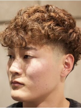 キングスマン トーキョー 国分寺(KINGSMAN TOKYO) アップバング/ツーブロック/スキンフェード[国分寺/国分寺駅]