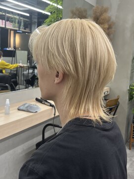 ギークス(GEEKS) 【GEEKS渋谷】ブロンド/マッシュウルフ/センターパート/冬カラー