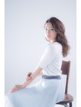 シュシュット(chouchoute) エフォートレスマーメイドアッシュ厚めバングハニーヘア 85