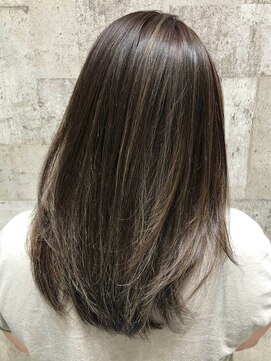 ザ シー 海老名(The C) [The C ]　赤み消し　ハイライト　フォギーグレージュ