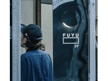 フユ(FUYU)の雰囲気（サロン入り口。２階に上がると）