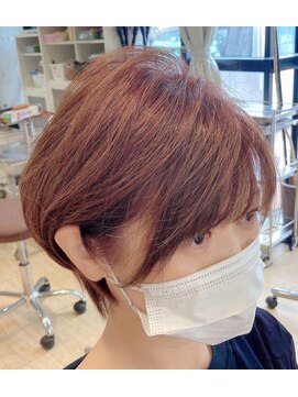 ヘアーアンドメイク マニス(hair&make manis) 耳かけショート×ベージュピンク