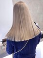 サンク 原宿 表参道(cinq) ムラのない艶感溢れるミルクティーベージュ◎[ハイトーンカラー]