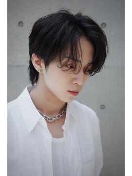 オグジュアリー 表参道(aux.) スーツ短髪ツーブロック束感モテる黒髪シークレットパーマ流行