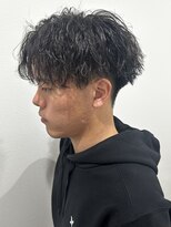 ヒュイル バイ ニアウ(Hwyl by Niau)&nbsp;メンズマッシュパーマツイストパーマスパイラルパーマ刈り上げ