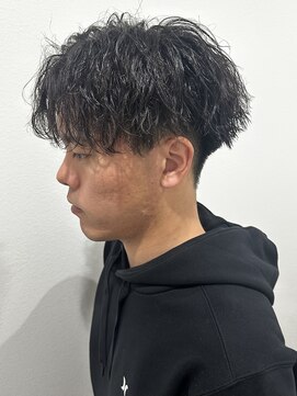 ヒュイル バイ ニアウ(Hwyl by Niau) メンズマッシュパーマツイストパーマスパイラルパーマ刈り上げ