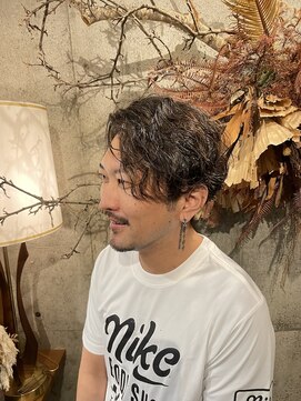 アンドアイズム(and.I'sm) 前下りマッシュ/緩めツイストスパイラル