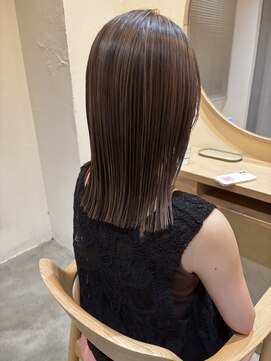 ソウスシア(SOURCE cia) ぱつっとミディアム×グレージュハイライト【佐藤和弥】