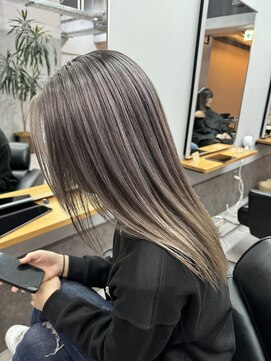 レブ 四条烏丸(Reb,) 秋色グレージュ