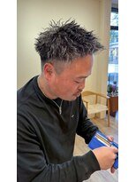 シフト(SHEEFT)&nbsp;スパイラルパーマ黒髪刈り上げメンズカット波巻きパーマ