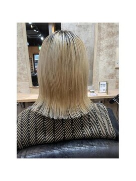 アンフィ 新杉田(Anphi) ブリーチの縮毛矯正