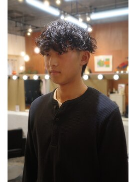 エディ(Edy) メンズマッシュ波巻きスパイラルパーマケアパーマ眉毛カット岡山