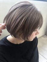 トルネード(TORNADO)&nbsp;外国人風ショートボブ ノーブル透明感グレージュ かわいい小顔