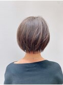 透明感ベージュカラー×大人かわいい前下がりショート