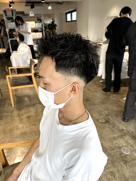 ザ オーダー(THE ORDER) スパイキーショートフェードカットバーバーヘアスキンフェード
