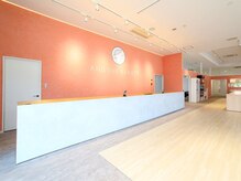 ～広々とした店内カウンター～