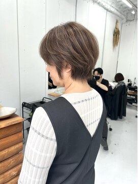 ベンティ(venti) 【VENTI 子安】ショート×白髪ぼかしハイライト