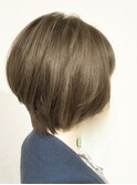 前下がりフェザーショートレイヤーくすみベージュマロンベージュ
