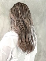美髪くびれヘアホワイトブロンドロング_ba398652