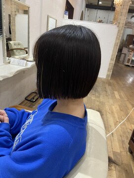 コス(KOS) 切りっぱなしミニボブ