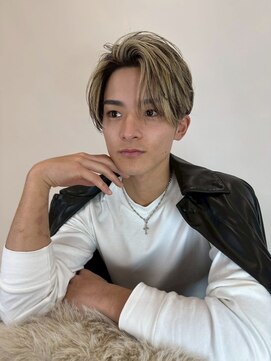 メンズサロン キング 高槻店(Men’s salon K!ng) フェザーショートアップバングセンターパートメンズハイライト