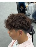 【髪型で個性出したい人におすすめ！】スペインカール
