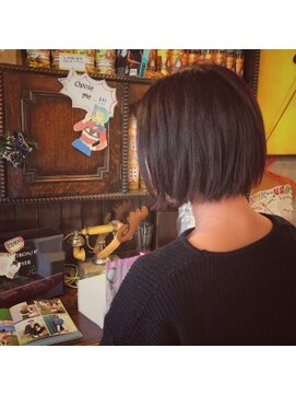 アティック ヘアーデザインアンドリラクゼーション(attic hair design&relaxation) 切りっぱなしボブ×ワインレッド