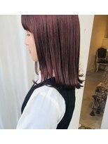 ツイギー 伊賀上ビル店(TWiGGY)&nbsp;伸ばしかけの方に、ミディアム前下がりボブ。ダブルカラー。