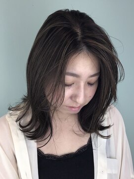トレパルッキエーレ(tre parrucchiere) ［-tre-］ナチュラルハイライト×ミディアムスタイル