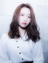 エルピス(elpis)&nbsp;アッシュブラウンのデザインカラー×無造作ロング