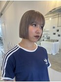 切りっぱなしボブ　ブリーチ　ハイトーン