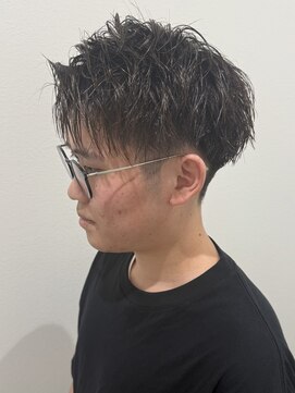 ヒュイル バイ ニアウ(Hwyl by Niau) メンズショートニュアンスパーマナチュラルショート刈り上げ