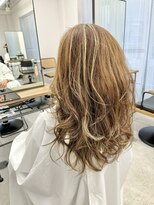 テラス トヨタ(Telasu Toyota) 海外ガール風ロングレイヤーカットとたっぷりハイライトカラー◎