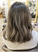 ダークグレージュ→グレージュへグラデーションハイライト