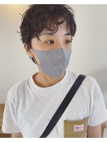 キハコ (KIHACO)&nbsp;【KIhaco】ランダムなパーマのショートスタイル