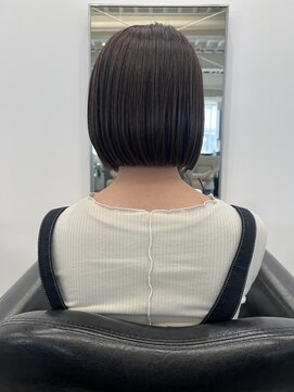 ジーレ(jiire) ぱつっと切りっぱなしミニボブ