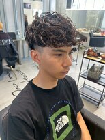 キング 楠葉店(K!ng)&nbsp;波巻きツイストスパイラルパーマ/フェザーパーマ/眉毛/メンズ