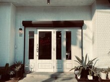 ルーツヘアーデザイン(ROOTS HAIR DESIGN)の雰囲気（カフェっぽいけど美容室です。お気軽に入ってください。）