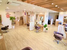 経験豊富なスタイリストが多数在籍しております。