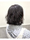無造作ウェーブの切りっぱなしパーマボブ