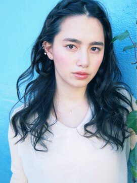 ナヌーク シブヤ(nanuk shibuya) 編み込みアレンジ☆外国人風なアッシュ系黒髪、ゆるウェーブ☆