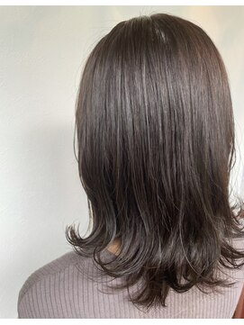 ファミリーヤ コーヴォ(Famiglia Covo) ブリーチなしの透明感グレージュ