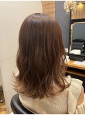 ベージュカラー×ミディアム